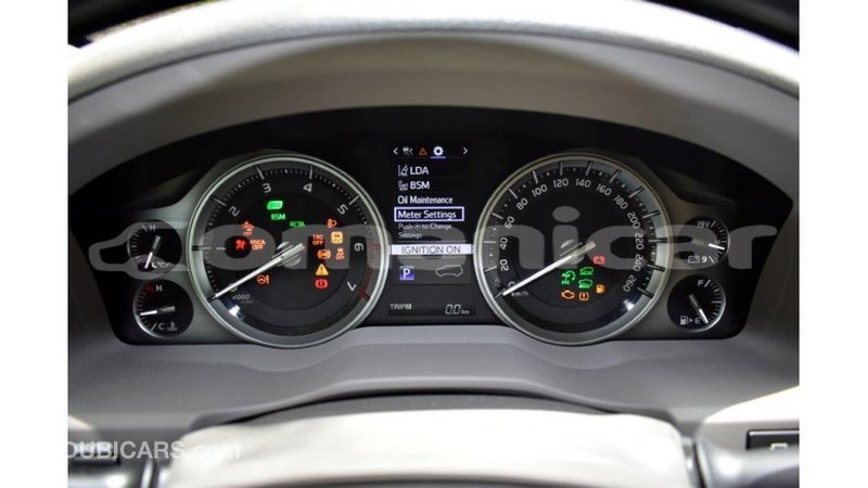 Big with watermark toyota land cruiser dhufar import dubai 2286