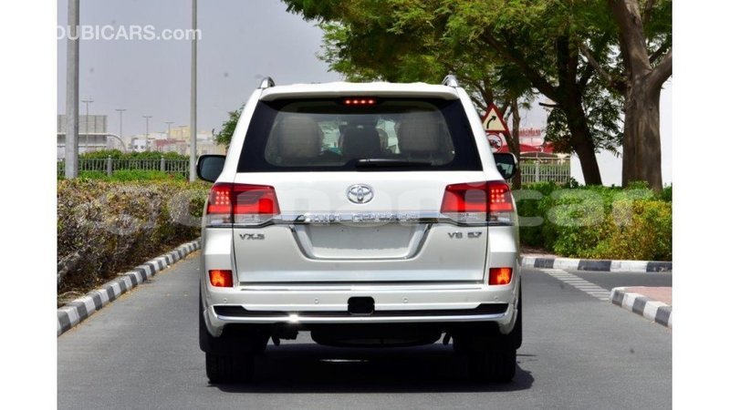 Big with watermark toyota land cruiser dhufar import dubai 2286