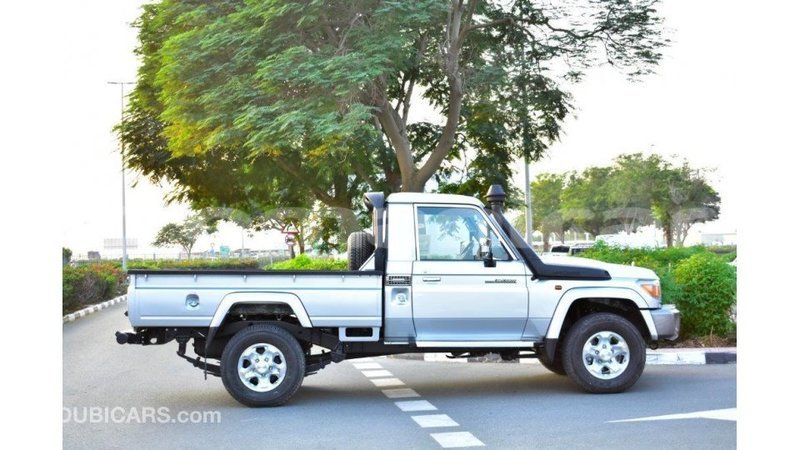 Big with watermark toyota land cruiser dhufar import dubai 2288