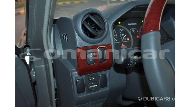 Big with watermark toyota land cruiser dhufar import dubai 2288