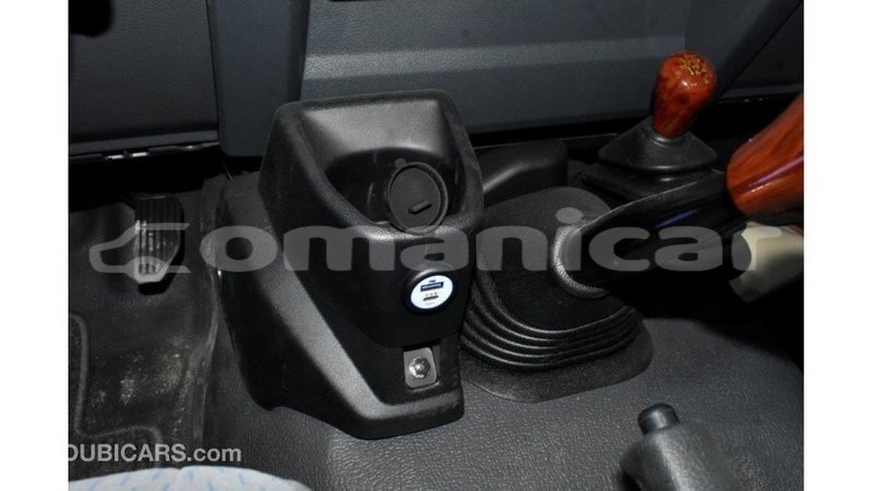 Big with watermark toyota land cruiser dhufar import dubai 2288