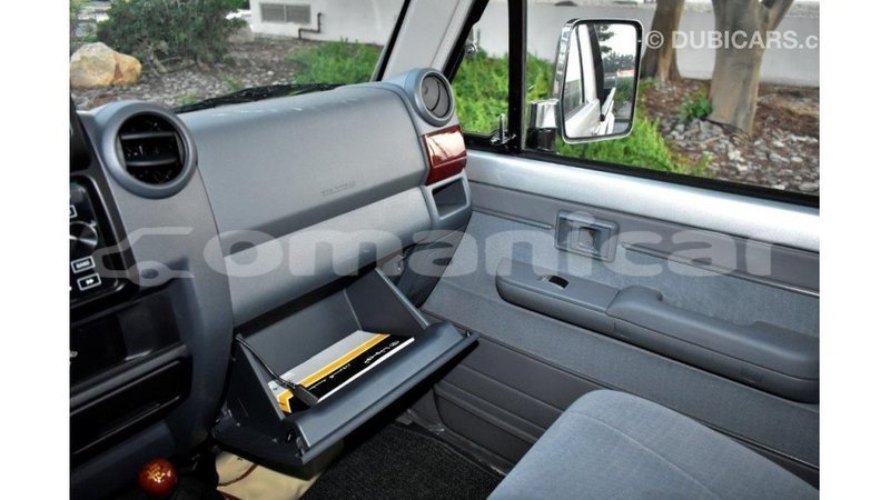 Big with watermark toyota land cruiser dhufar import dubai 2288