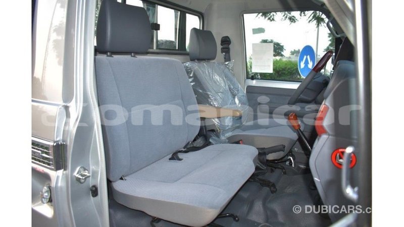 Big with watermark toyota land cruiser dhufar import dubai 2288