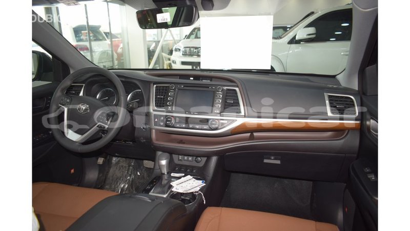 Big with watermark toyota highlander dhufar import dubai 2289