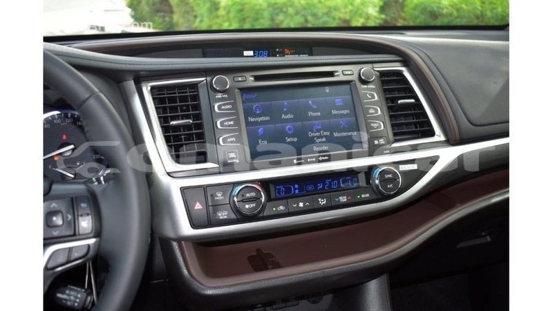 Big with watermark toyota highlander dhufar import dubai 2289