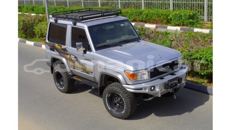 Big with watermark toyota land cruiser dhufar import dubai 2293
