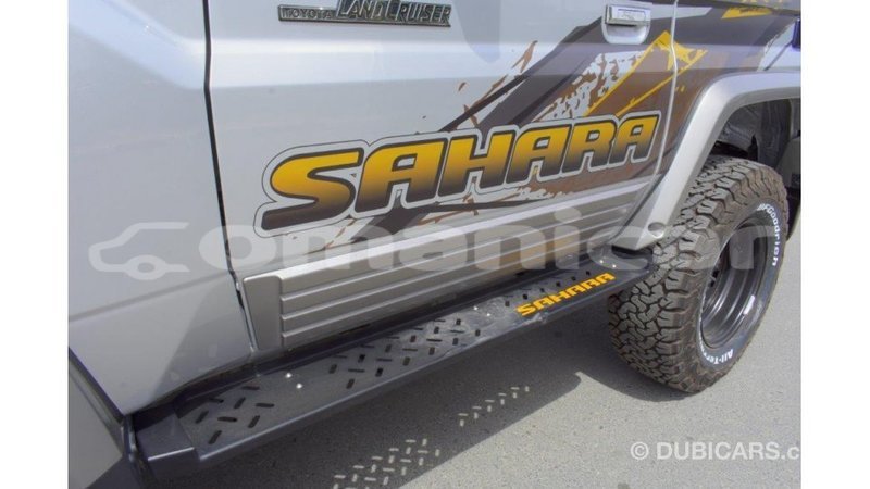 Big with watermark toyota land cruiser dhufar import dubai 2293