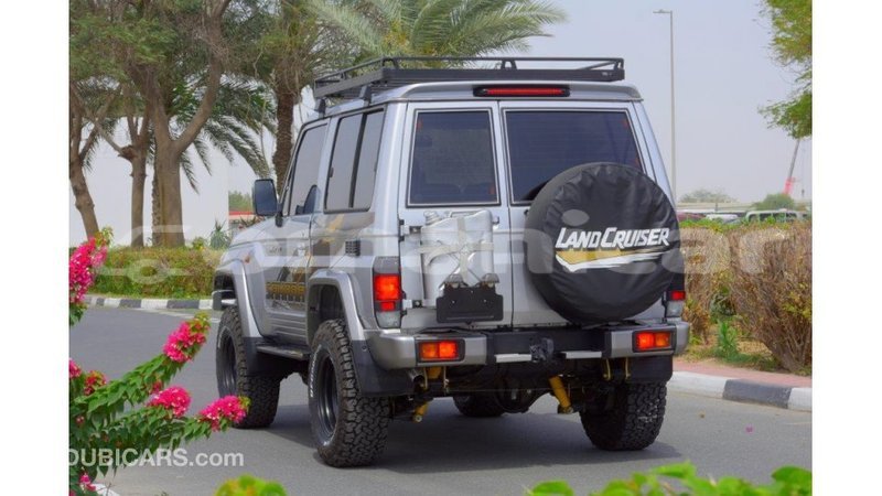 Big with watermark toyota land cruiser dhufar import dubai 2293