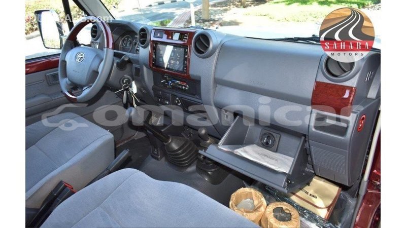 Big with watermark toyota land cruiser dhufar import dubai 2298