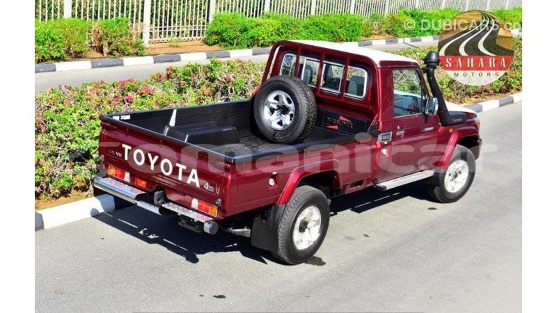 Big with watermark toyota land cruiser dhufar import dubai 2298