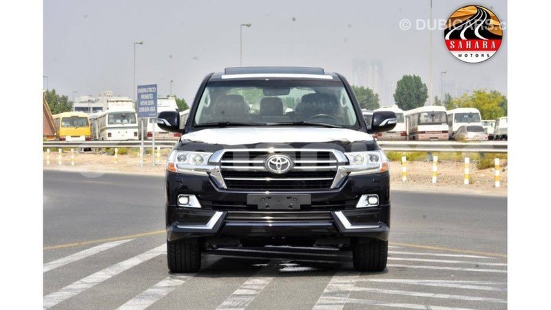Big with watermark toyota land cruiser dhufar import dubai 2299