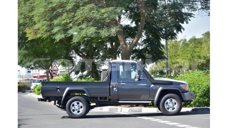 Big with watermark toyota land cruiser dhufar import dubai 2302