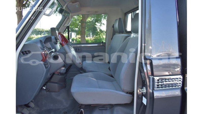 Big with watermark toyota land cruiser dhufar import dubai 2302