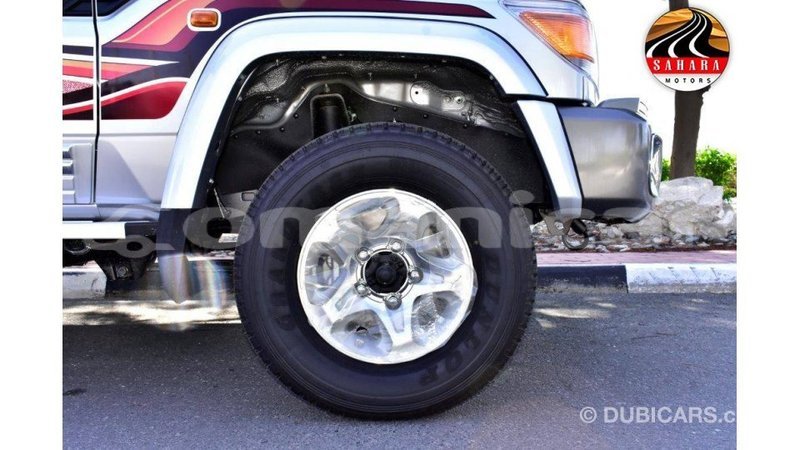 Big with watermark toyota land cruiser dhufar import dubai 2303
