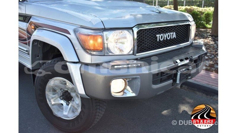 Big with watermark toyota land cruiser dhufar import dubai 2303