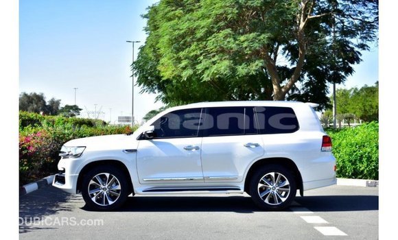 Buy Import Toyota Land Cruiser White Car in Import - Dubai in Dhufar Buy Import Toyota Land Cruiser White Car in Import - Dubai in Dhufar