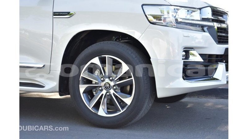 Big with watermark toyota land cruiser dhufar import dubai 2304