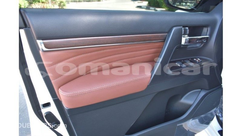 Big with watermark toyota land cruiser dhufar import dubai 2304