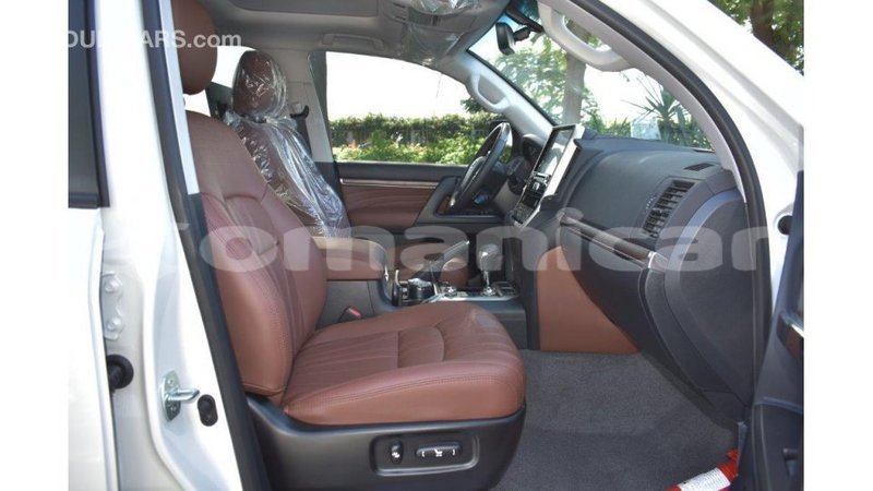 Big with watermark toyota land cruiser dhufar import dubai 2304