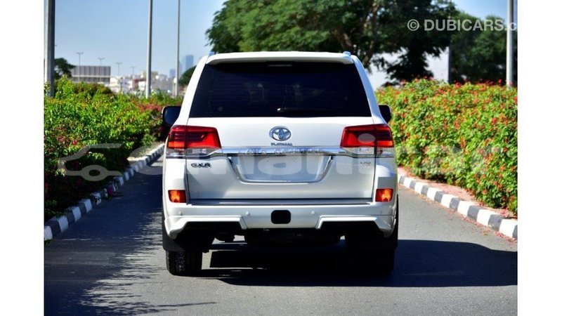 Big with watermark toyota land cruiser dhufar import dubai 2304
