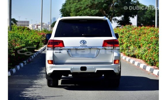 Buy Import Toyota Land Cruiser White Car in Import - Dubai in Dhufar Buy Import Toyota Land Cruiser White Car in Import - Dubai in Dhufar