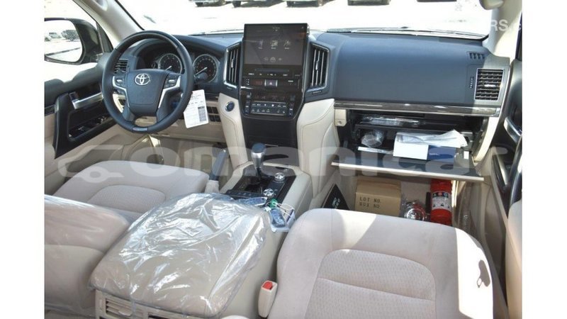 Big with watermark toyota land cruiser dhufar import dubai 2305