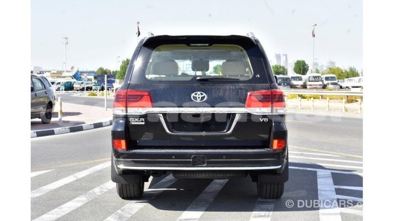 Big with watermark toyota land cruiser dhufar import dubai 2305