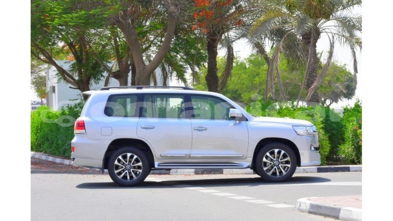 Big with watermark toyota land cruiser dhufar import dubai 2307