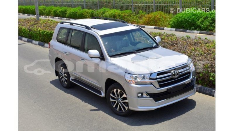Big with watermark toyota land cruiser dhufar import dubai 2307