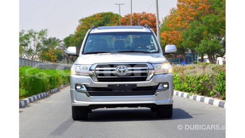 Big with watermark toyota land cruiser dhufar import dubai 2307