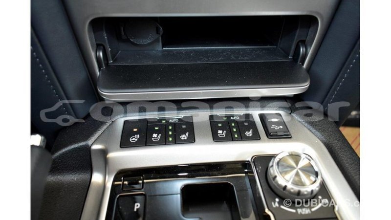 Big with watermark toyota land cruiser dhufar import dubai 2307