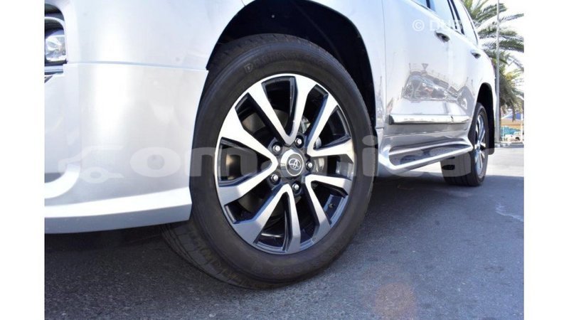 Big with watermark toyota land cruiser dhufar import dubai 2307