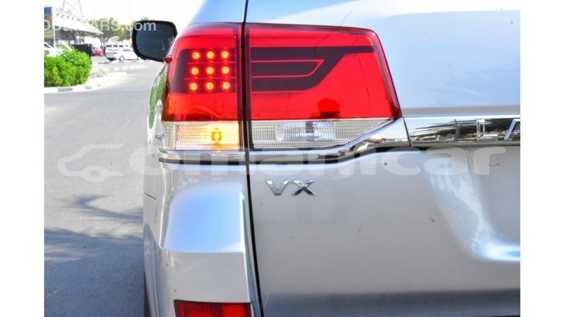 Big with watermark toyota land cruiser dhufar import dubai 2307