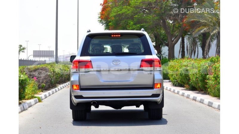 Big with watermark toyota land cruiser dhufar import dubai 2307