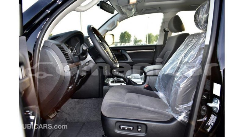 Big with watermark toyota land cruiser dhufar import dubai 2308