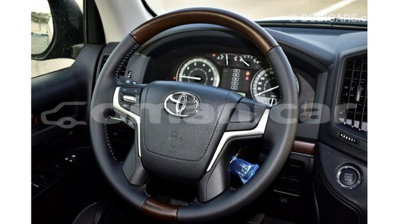 Big with watermark toyota land cruiser dhufar import dubai 2308