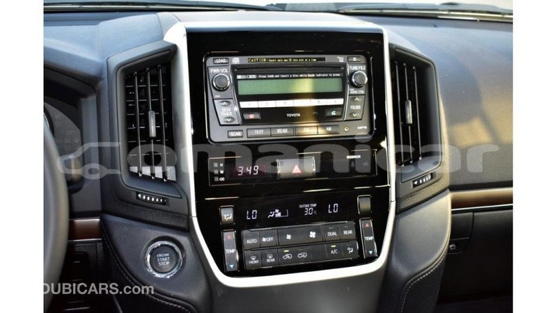 Big with watermark toyota land cruiser dhufar import dubai 2308