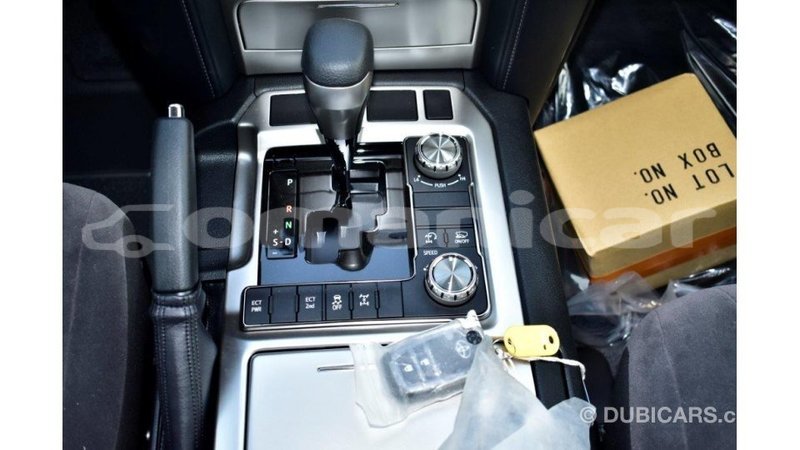 Big with watermark toyota land cruiser dhufar import dubai 2308