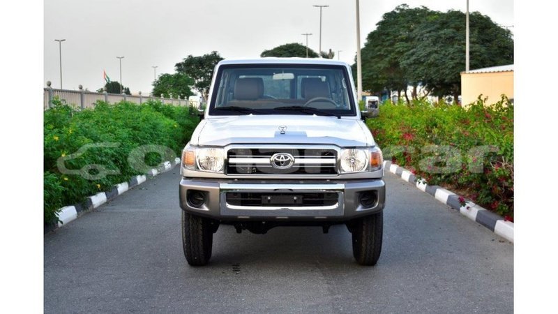 Big with watermark toyota land cruiser dhufar import dubai 2309