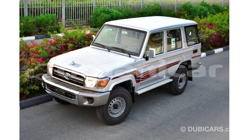 Big with watermark toyota land cruiser dhufar import dubai 2309