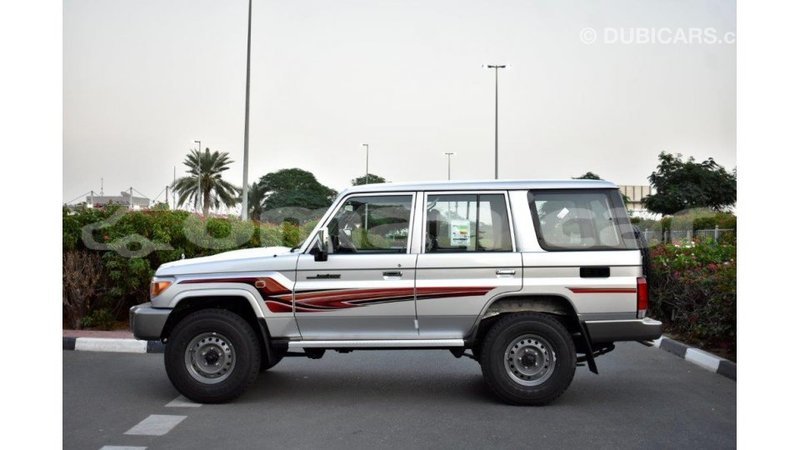 Big with watermark toyota land cruiser dhufar import dubai 2309