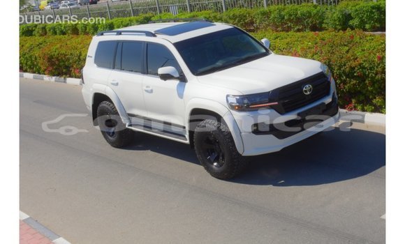 Buy Import Toyota Land Cruiser White Car in Import - Dubai in Dhufar Buy Import Toyota Land Cruiser White Car in Import - Dubai in Dhufar