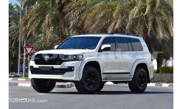 Buy Import Toyota Land Cruiser White Car in Import - Dubai in Dhufar Buy Import Toyota Land Cruiser White Car in Import - Dubai in Dhufar