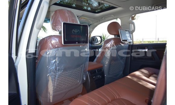 Buy Import Toyota Land Cruiser White Car in Import - Dubai in Dhufar Buy Import Toyota Land Cruiser White Car in Import - Dubai in Dhufar
