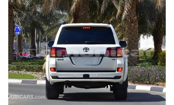 Buy Import Toyota Land Cruiser White Car in Import - Dubai in Dhufar Buy Import Toyota Land Cruiser White Car in Import - Dubai in Dhufar