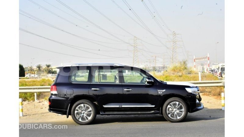 Big with watermark toyota land cruiser dhufar import dubai 2317