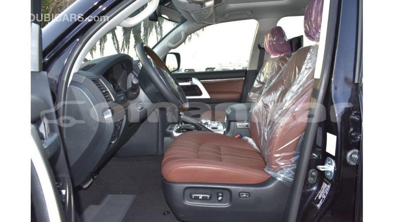 Big with watermark toyota land cruiser dhufar import dubai 2317
