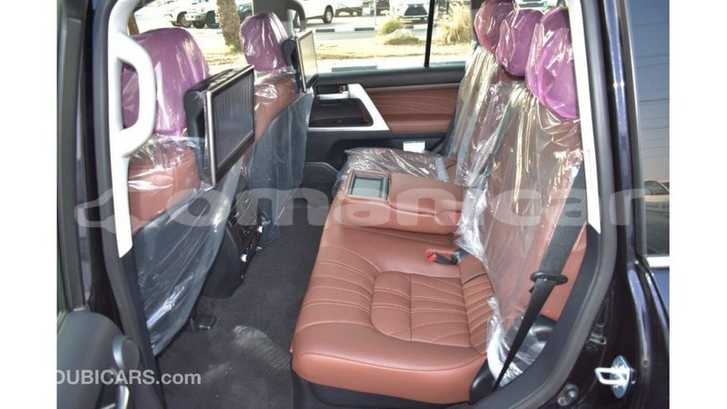 Big with watermark toyota land cruiser dhufar import dubai 2317