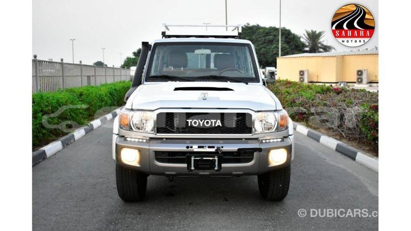 Big with watermark toyota land cruiser dhufar import dubai 2319