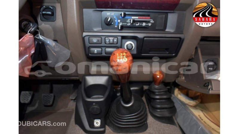 Big with watermark toyota land cruiser dhufar import dubai 2319